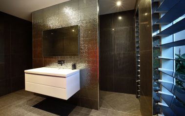 Bathroom with Louvre Window