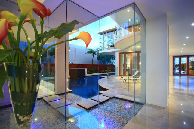 Large frameless corner windows